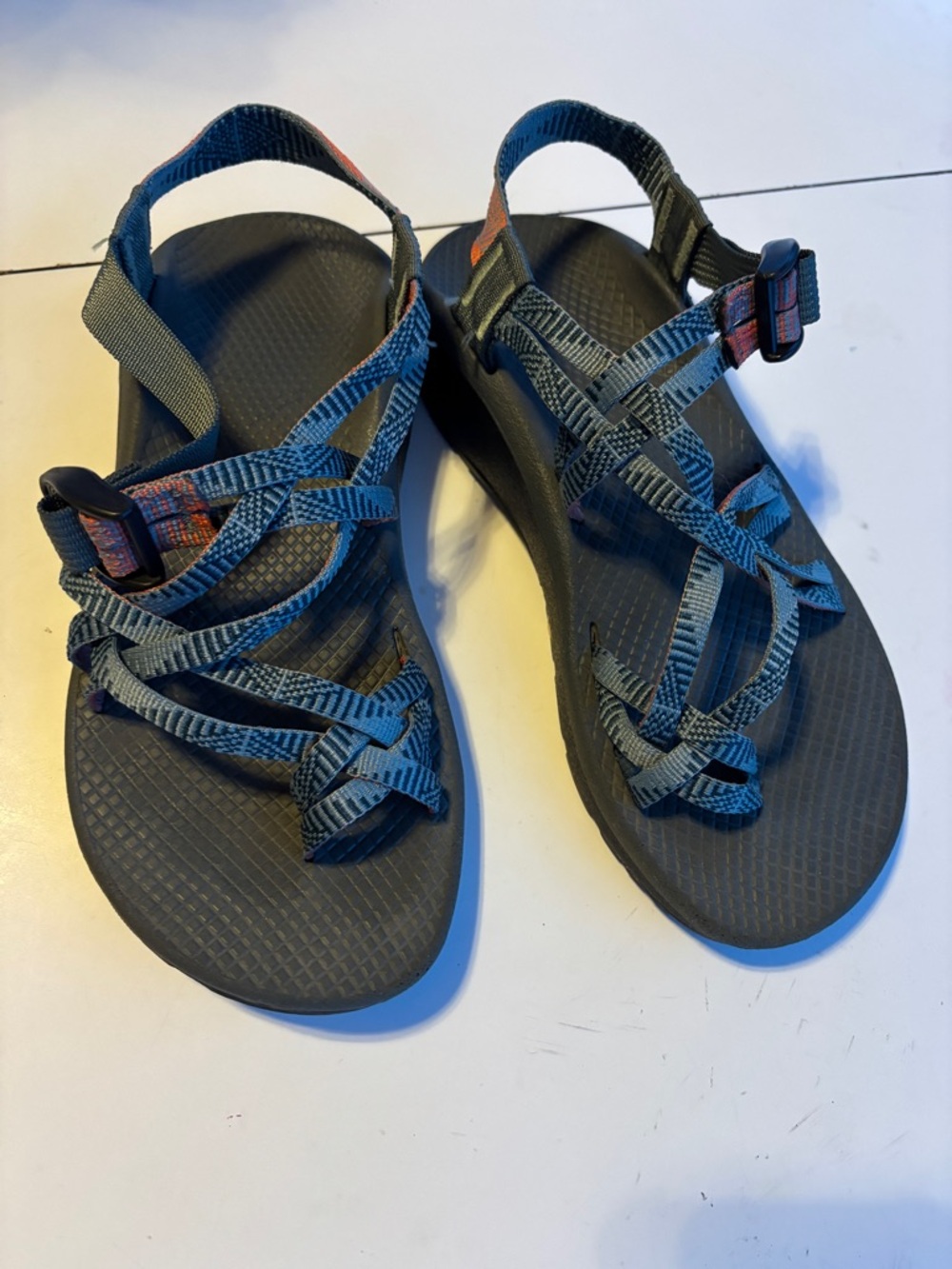Chaco size 7 toe ring hiking sandal